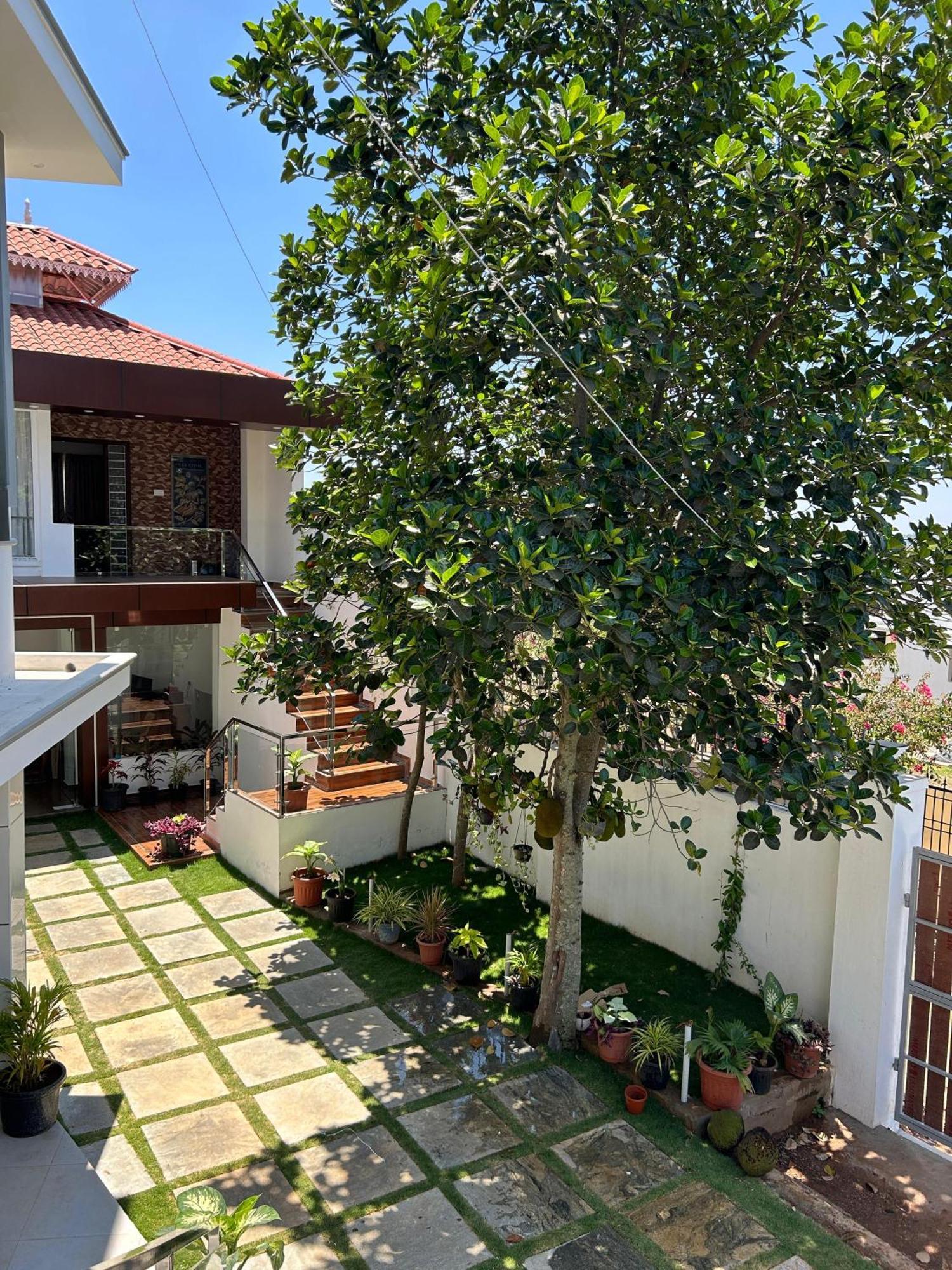 Sapphire Stayss Yelagiri Exterior foto