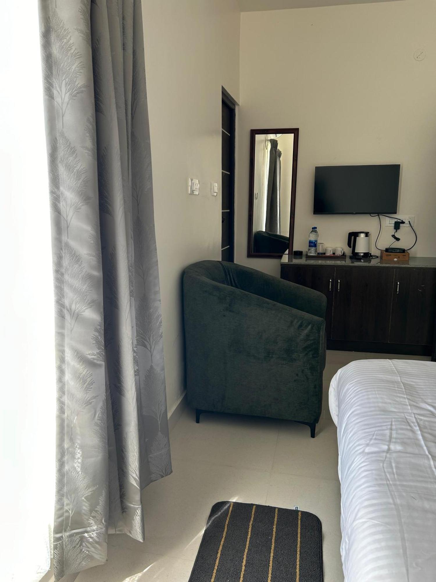 Sapphire Stayss Yelagiri Zimmer foto