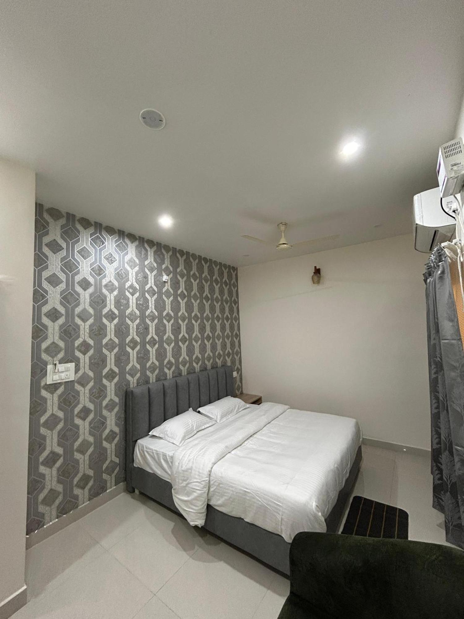 Sapphire Stayss Yelagiri Zimmer foto