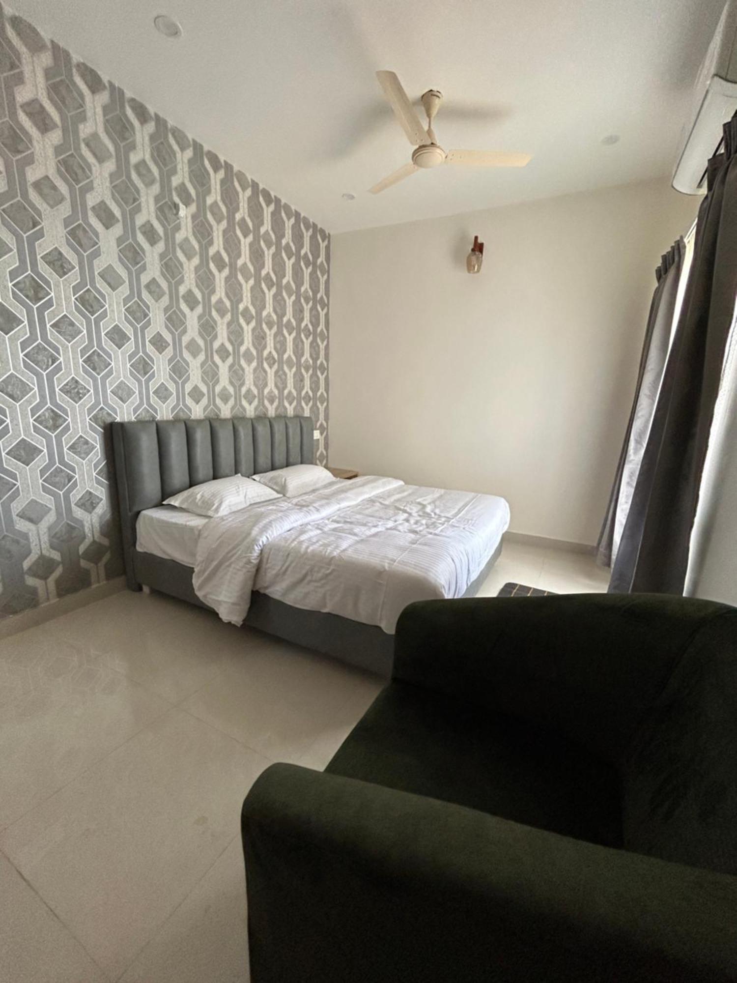 Sapphire Stayss Yelagiri Exterior foto
