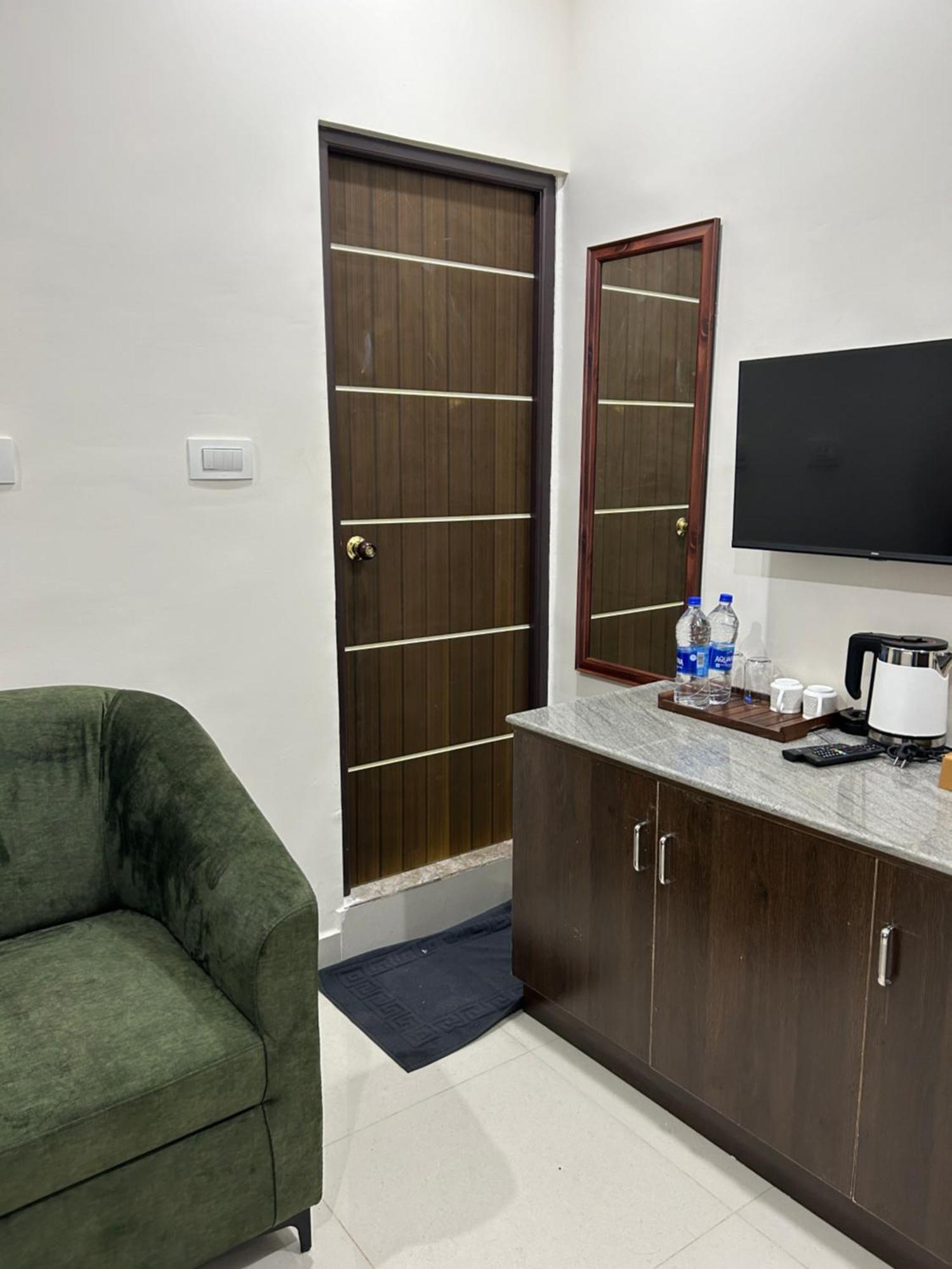 Sapphire Stayss Yelagiri Exterior foto