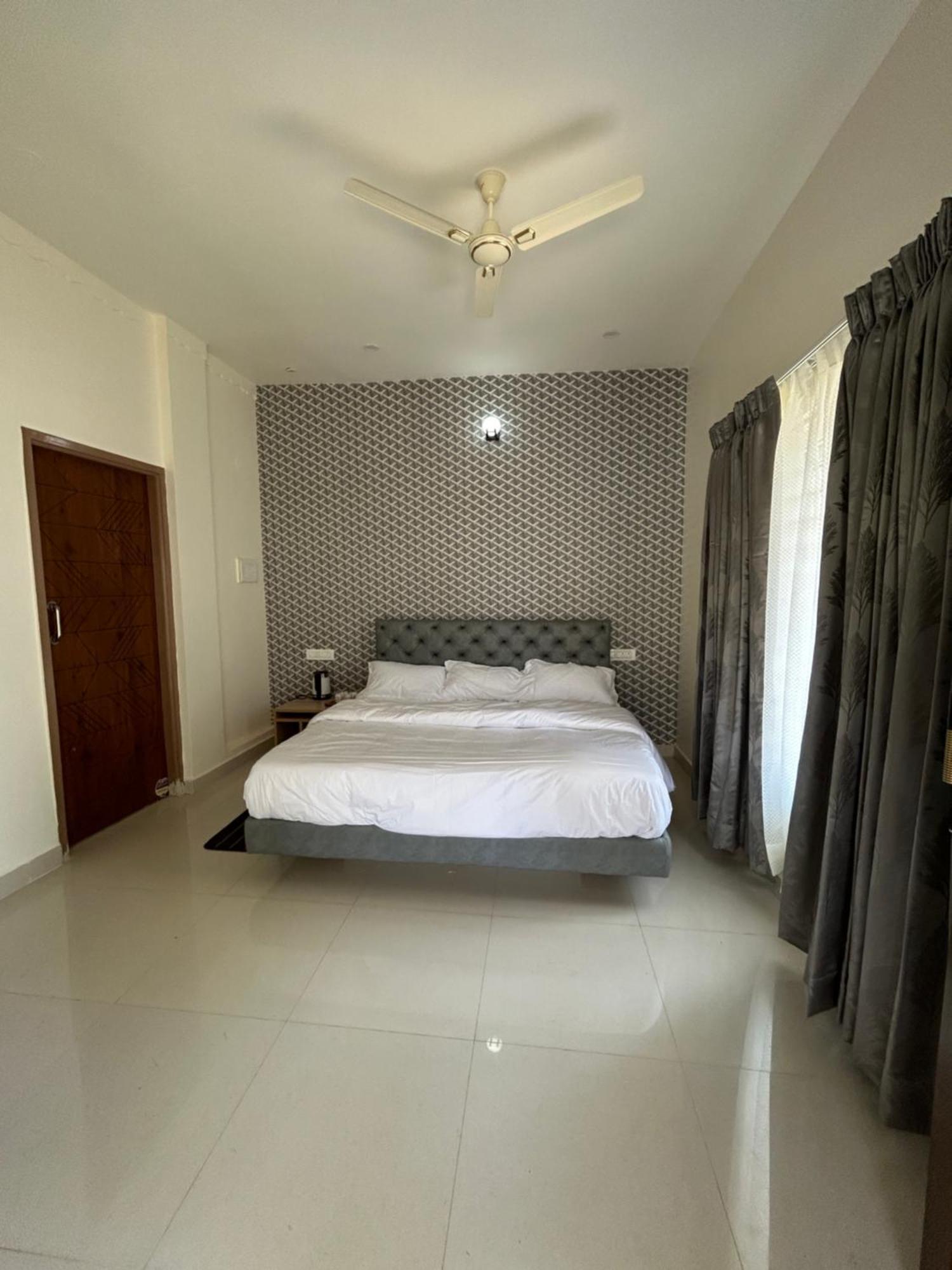 Sapphire Stayss Yelagiri Exterior foto