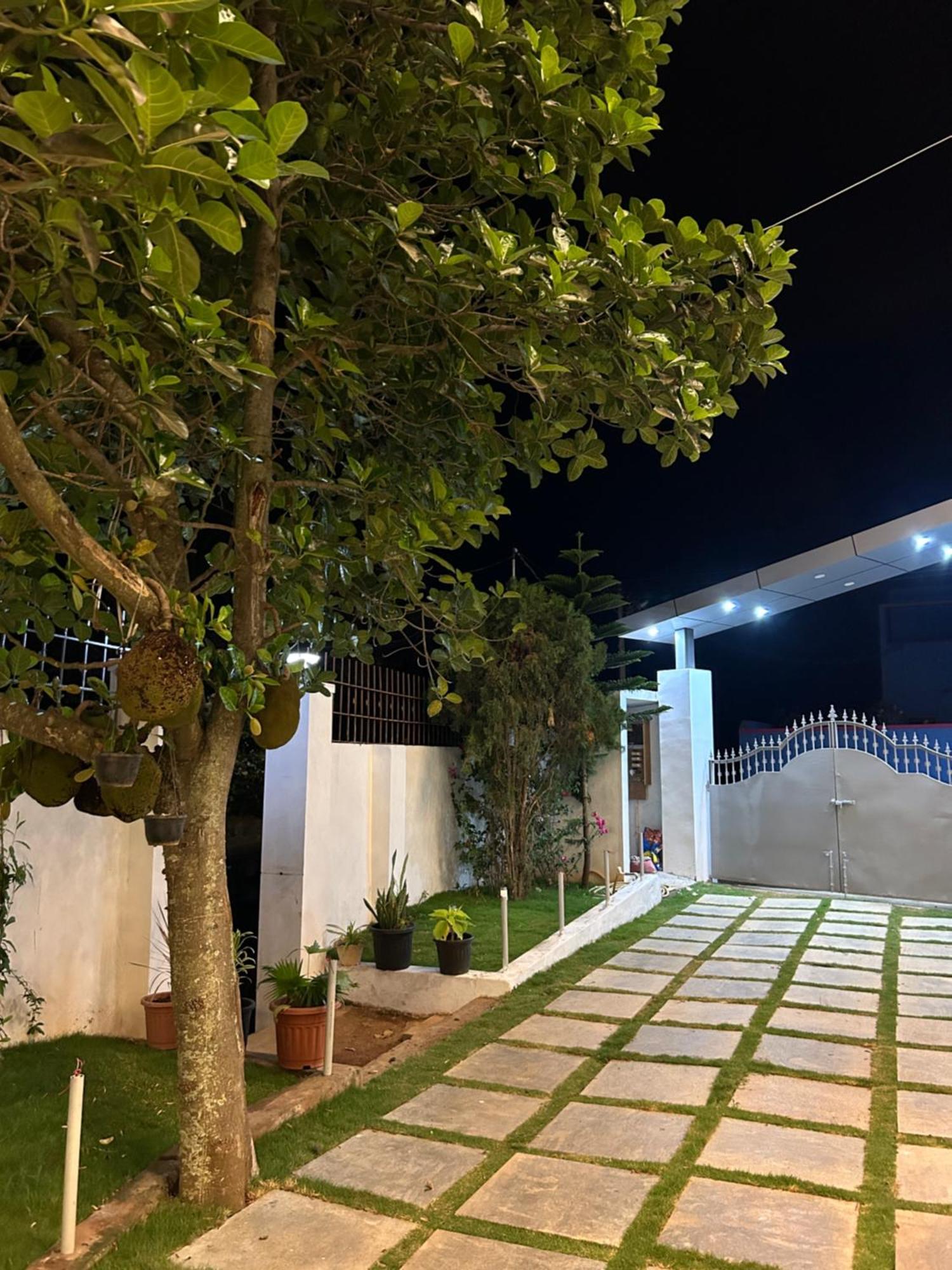 Sapphire Stayss Yelagiri Exterior foto