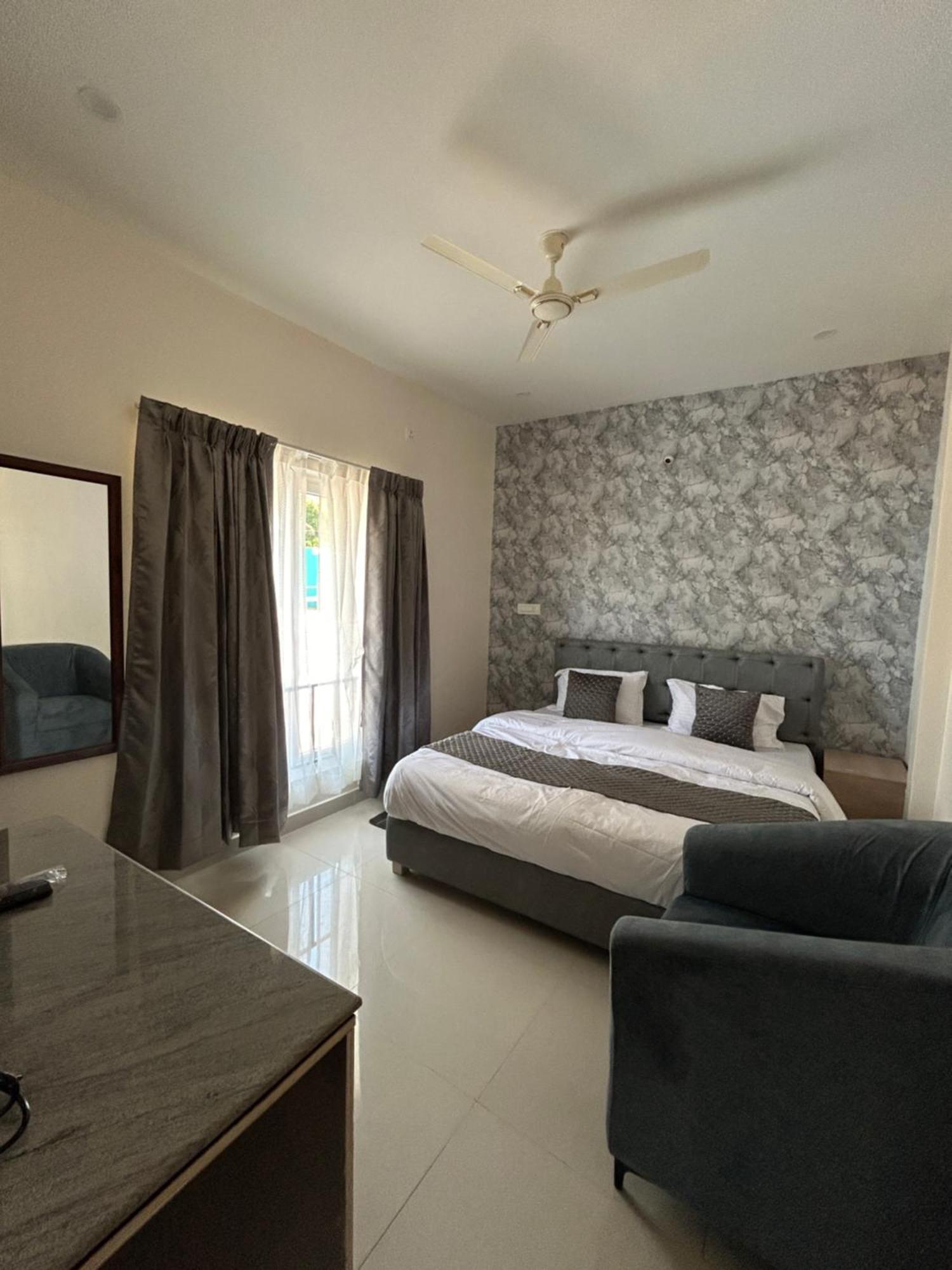 Sapphire Stayss Yelagiri Exterior foto